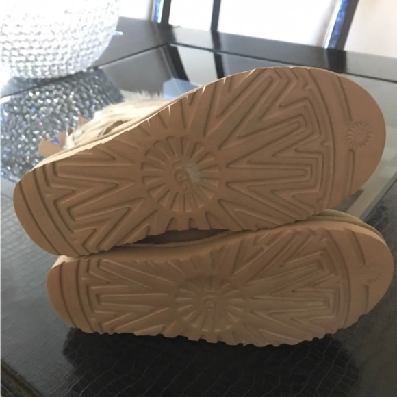 UGG Women's W Bailey Bow II Fashion Boot size 8. Antilope color - Picture 6 of 9